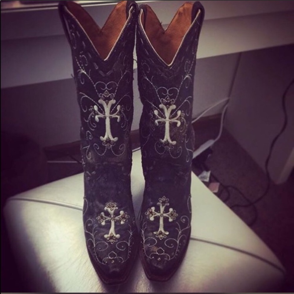 Super adorable real cowboy boots!